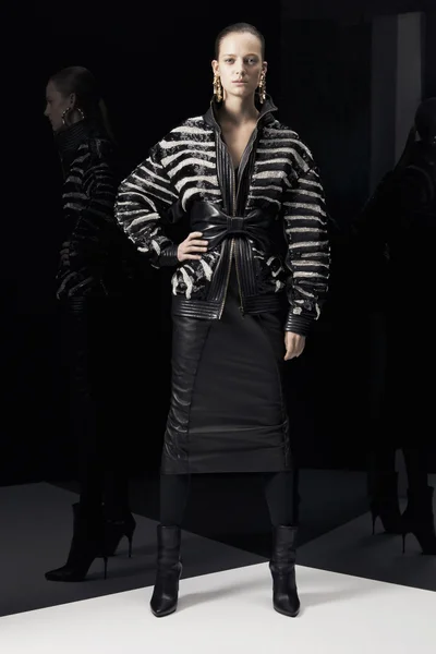 Look 30